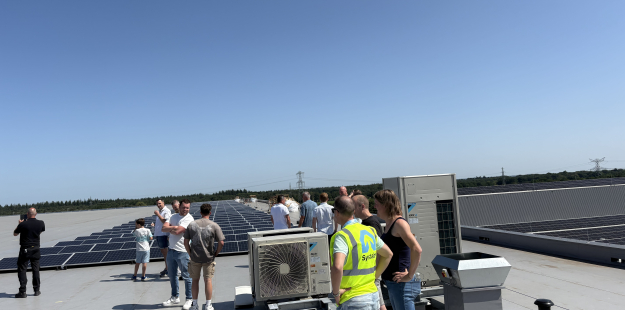 Collega's brachten bezoek aan dak op de dag van de bouw in Almelo