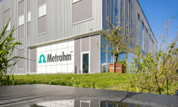 Omega voor Metrohm Zijaanzicht bedrijfshuisvesting hightech maakindustrie 