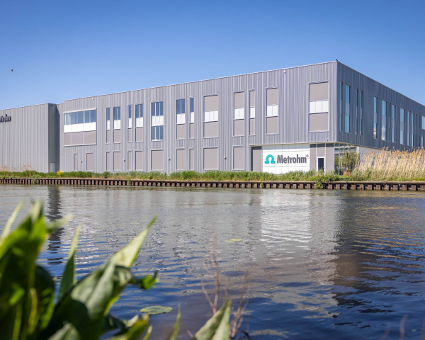 Gebouw Omega Metrohm bedrijfshuisvesting hightech maakindustrie  