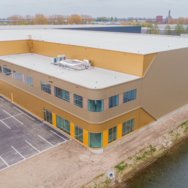 Waalwijk-DC-fase-2-pand gereed 